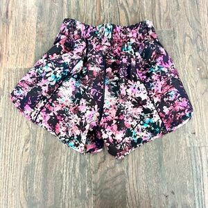 Lululemon Hotty Hot Mid-Rise Lined Short Size 4